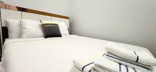 Mae Sot House | Sisters Real Escapes - Private Bedroom with Shared Bathroom