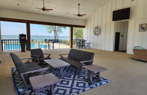 Kerens RV Rental | Site 148 @ Peninsula Point