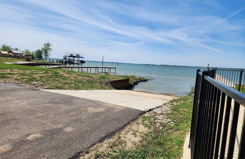 Kerens RV Rental | Site 148 @ Peninsula Point