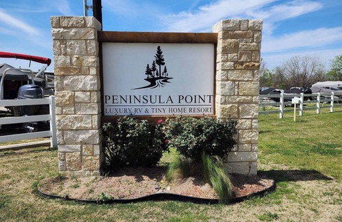 Kerens RV Rental | Site 182 @ Peninsula Point