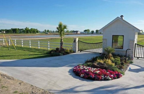 Kerens RV Rental | Site 182 @ Peninsula Point