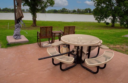 Kerens RV Rental | Site 23 @ Peninsula Point