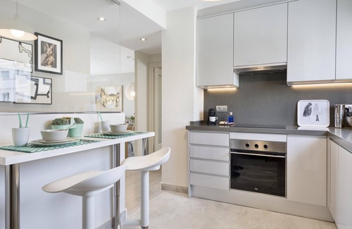 Sitges Town Center Apartment | Sitges Spaces Oasis Penthouse - 3 Bedroom/2 Bath/Terrace/Pool- Sleeps 8 (6+2)