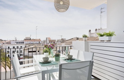 Sitges Town Center Apartment | Sitges Spaces Oasis Penthouse - 3 Bedroom/2 Bath/Terrace/Pool- Sleeps 8 (6+2)