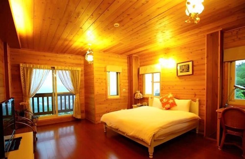 Lugu House | Sitou Flora's House B&B