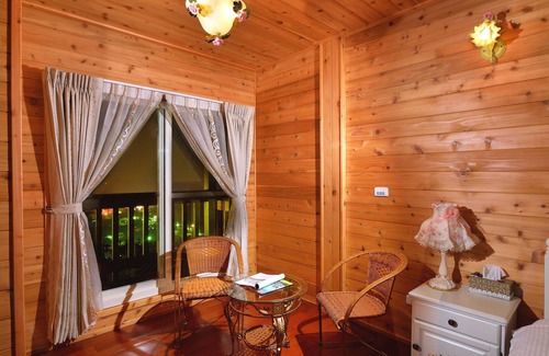 Lugu House | Sitou Flora's House B&B