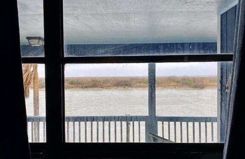 Matagorda House | Sits on Colorado river with lighted fishing pier
