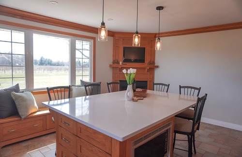 Colchester House | Situated Between 2 Wineries In The Heart of Wine Country. Minutes From The Beach