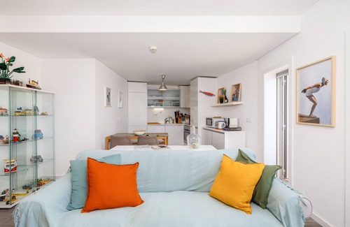 Santiago Apartment | Situated in Sesimbra, just 500 m from California Beach