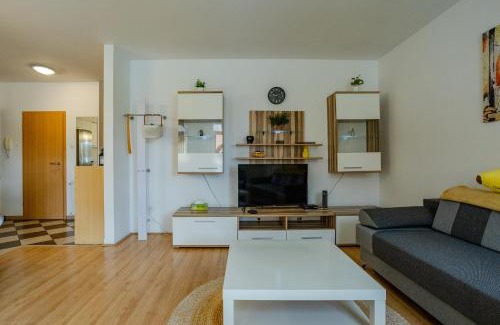 Pecs Apartment | Six Corners - Sunny Corner