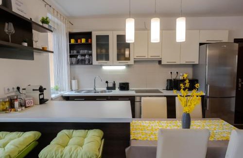 Pecs Apartment | Six Corners - Sunny Corner