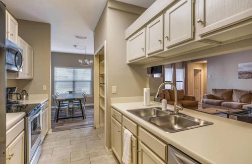San Antonio House | Six Flags/SeaWorld/La Cantera