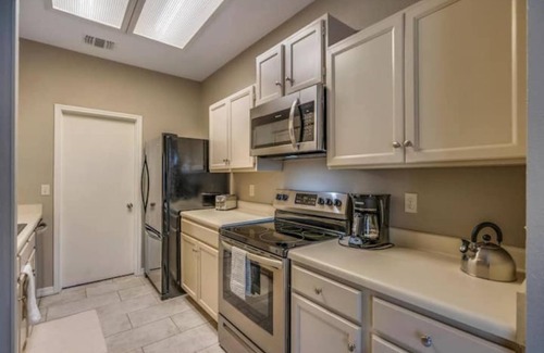 San Antonio House | Six Flags/SeaWorld/La Cantera
