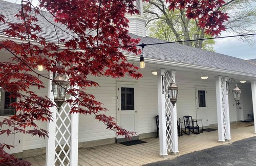 Sandusky Cabin | Six miles from Lake Erie Ferries, Pet Friendly Private Room with Bath