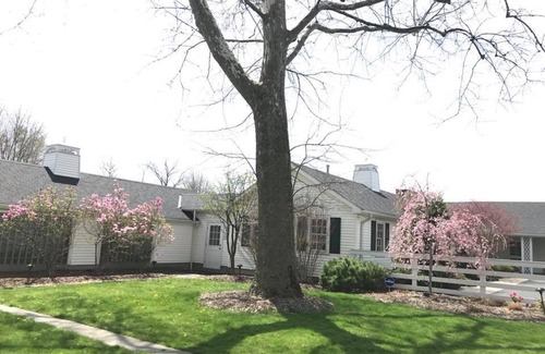 Sandusky Cabin | Six miles from Lake Erie Ferries, Pet Friendly Private Room with Bath
