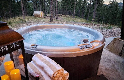 Deadwood Cabin | Six Pines Lodge near Spearfish, SD