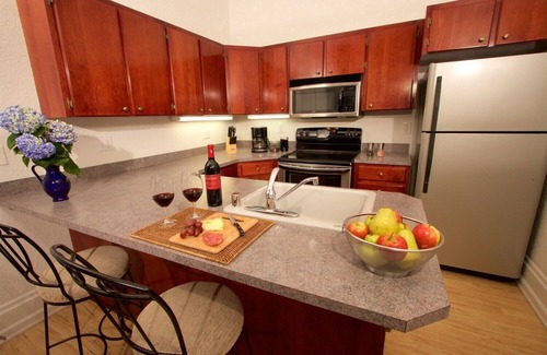 Walla Walla Apartment | Six — Two Queen Beds, Historic Downtown Apartment in Nicely Appointed Building on Main Street