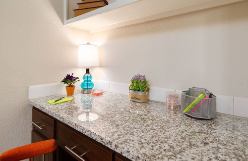Wetmore Apartment | SixFlags/RIM/LaCantera/Shopping/TheDominion/RestaurantsNearby