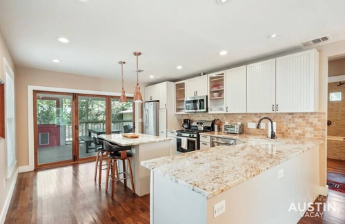 Brentwood House | Sizable Screened in Porch w/Luxury Kitchen + Bath