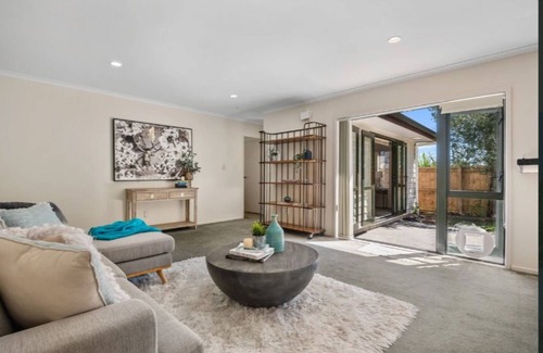 Auckland House | Size does matter