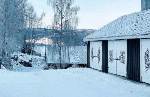 Hundorp Apartment | Sjarmerende tømmerhytte på gårdstun