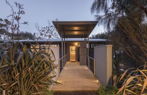 Skenes Creek House | Skenes Beach House Stunning Ocean Views Amongst A Natural Bush Setting