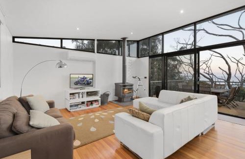 Skenes Creek House | Skenes Beach House Stunning Ocean Views Amongst A Natural Bush Setting