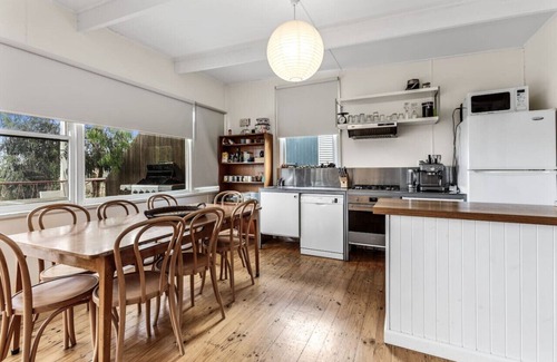 Skenes Creek House | Skenes Creek Beach Retreat Free Wi-Fi Ocean views.