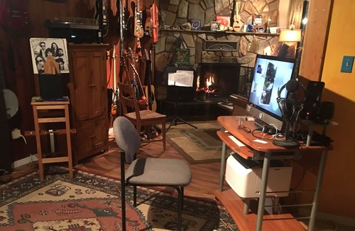 Vernon House | Ski 3 of BC's top mountains from 1 location while staying a lovely 3 bedroom house!