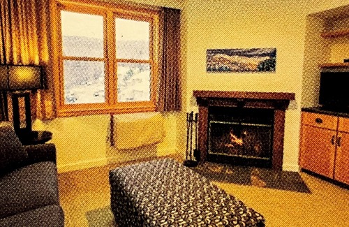 Bolton Valley Condo | Ski BoltonValley VT PresWkFeb14-21 Slopeside 1bdrm 2fulbth slps8