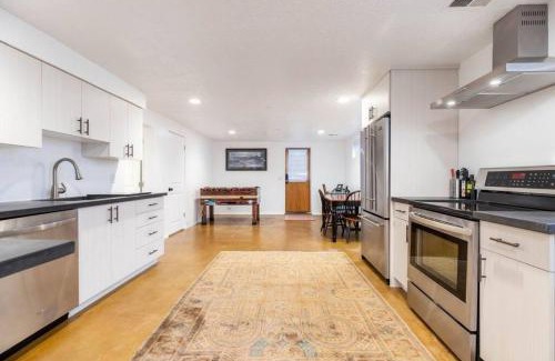Cottonwood Heights House | Ski Bum Chalet Close to Resorts