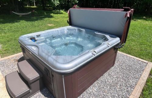 Sunday River Area House | Ski Chalet w-Hot Tub, Only 3 min to Sunday River ski lifts!
