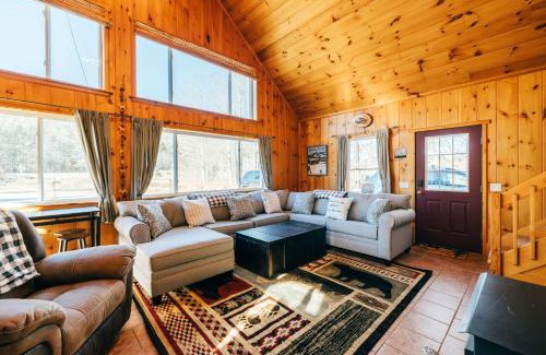 Sunday River Area House | Ski Chalet w-Hot Tub, Only 3 min to Sunday River ski lifts!