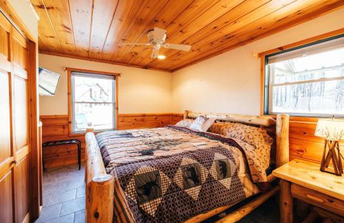 Sunday River Area House | Ski Chalet w-Hot Tub, Only 3 min to Sunday River ski lifts!