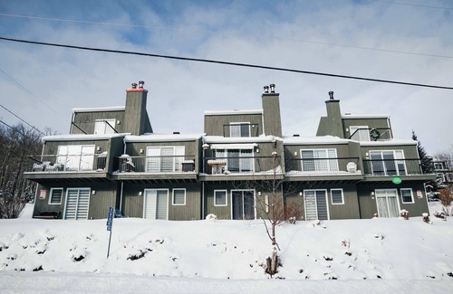 Notre-Dame-Auxiliatrice-de-Buckland Apartment | Ski Condo - Mont du Midi 56