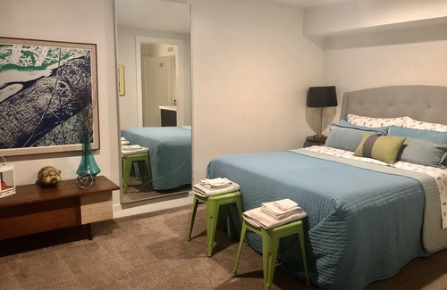 Olympus Cove House | Ski, Hike, Hottub + Ping-Pong & Pool. Fun Open Concept - sleeps 14 - great price