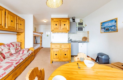 Saint-Francois-Longchamp Apartment | Ski-In/Ski-Out Studio in Saint Francois Longchamp - Sleeps 4 with Balcony and Mountain Views