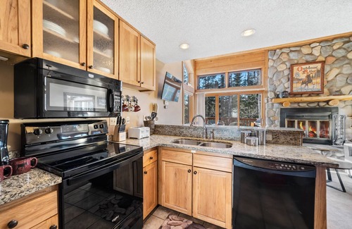 Lutsen House | Ski in/out at Lutsen Mountains. Family-sized base camp, on the trails in Lutsen!