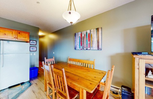 Snow Pine Estates Condo | Ski-in/out condo with a hot tub, grill, fireplace, & washer/dryer - dog-friendly