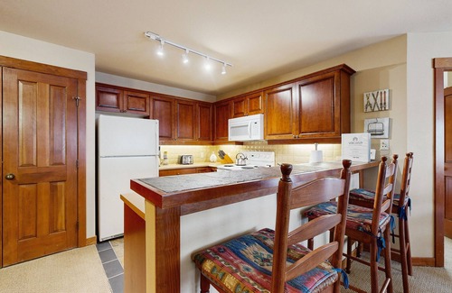 Salt Lake Mountain Resorts Condo | Ski-in/out condo w/mountain view, shared hot tub, pool & resort amenities
