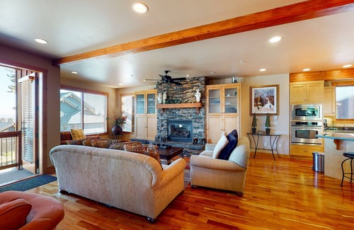 Big White Ski Resort Ski Chalet | Ski-in/out home with private hot tub, pool table, and balcony views