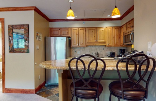Vail Condo | Ski-in/out, mountain view condo w/fireplace, fast WiFi, shared pool/WD/hot tub