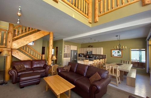Silver Star Mountain House | Ski-in/out Silver Star home to Nordic trail & 100 m to Alpine Meadows chairlift!