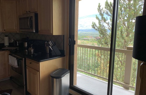 Steamboat Springs Condo | Ski-in/Out~Top Floor~Club 'B'~Awesome Views