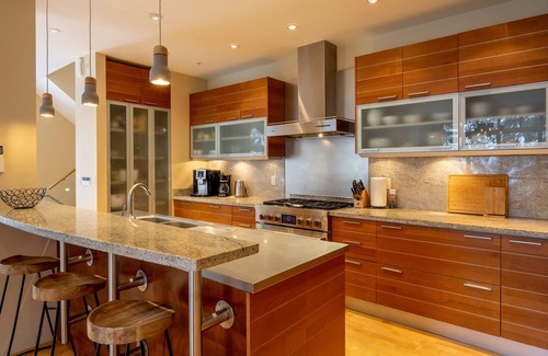 Nordic Estates House | SKI IN/OUT | Updated 4BR | Private Hot Tub | Double Garage | Managed By Aloha Whistler