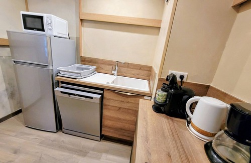 Arc-2000 Apartment | Ski-In/Ski-Out Renovated Apartment · South-Facing Balcony · Sleeps 8