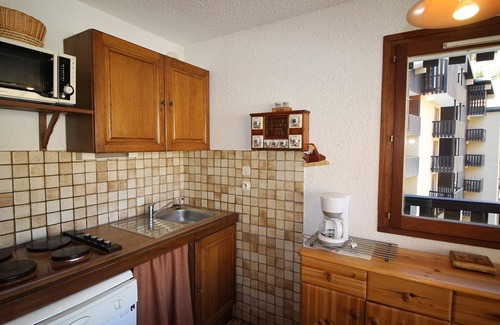 Auris Apartment | Ski-In/Ski-Out 2-Bedroom Apartment with Balcony & Stunning Views in Auris-en-Oisans