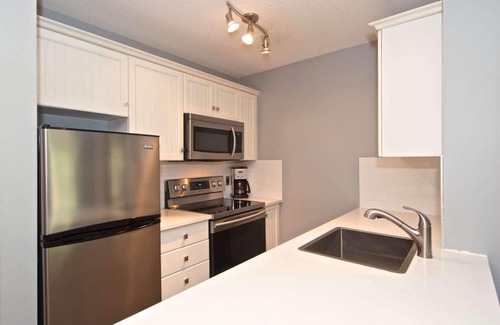 Whistler Condo | Ski in/Ski out at The Aspens with Outdoor Heated Pool + Hot tubs!