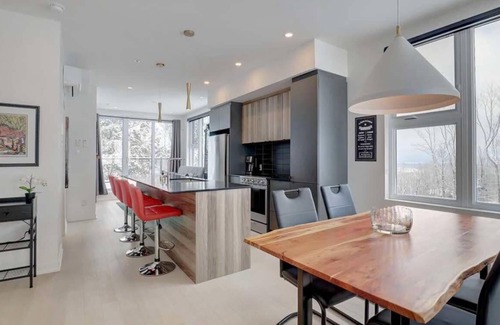 Bromont Condo | SKI-IN/SKI-OUT - Bromont - 2 bedroom condo on 2 floors - on the ski slope!
