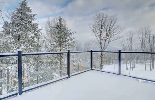 Bromont Condo | SKI-IN/SKI-OUT - Bromont - 2 bedroom condo on 2 floors - on the ski slope!